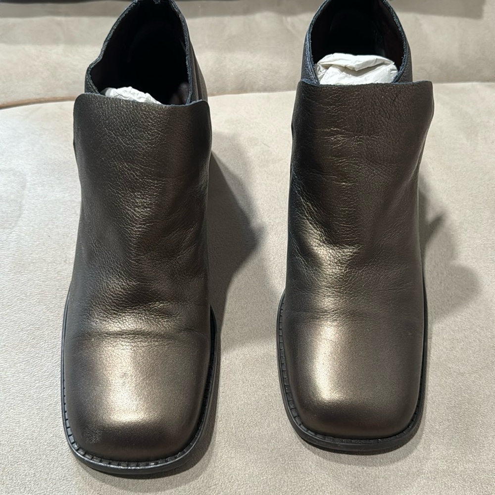 Nine West short bronze/gold tone boots